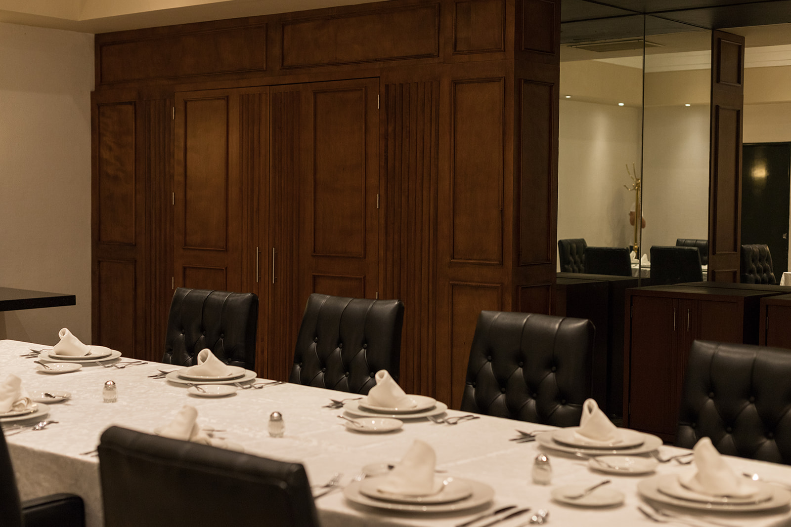 Salón consejo Hotel León 